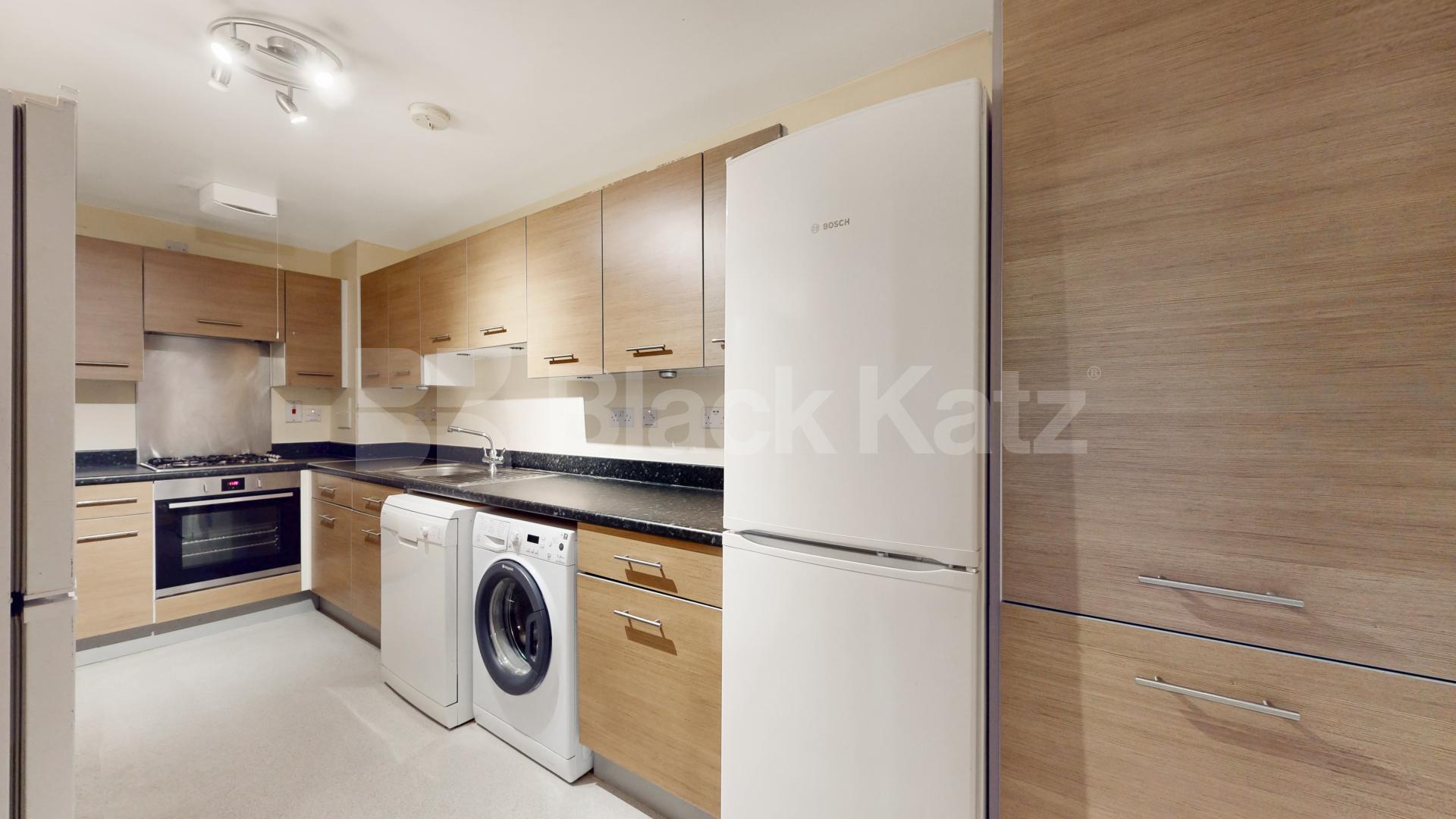 2 bedroom apartment seconds away from Caledonian road station inc all bills Cottage Road inc all bills, Caledonian Road